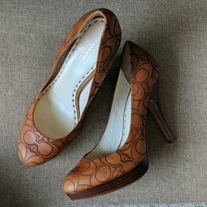 Coach Basil platform pumps